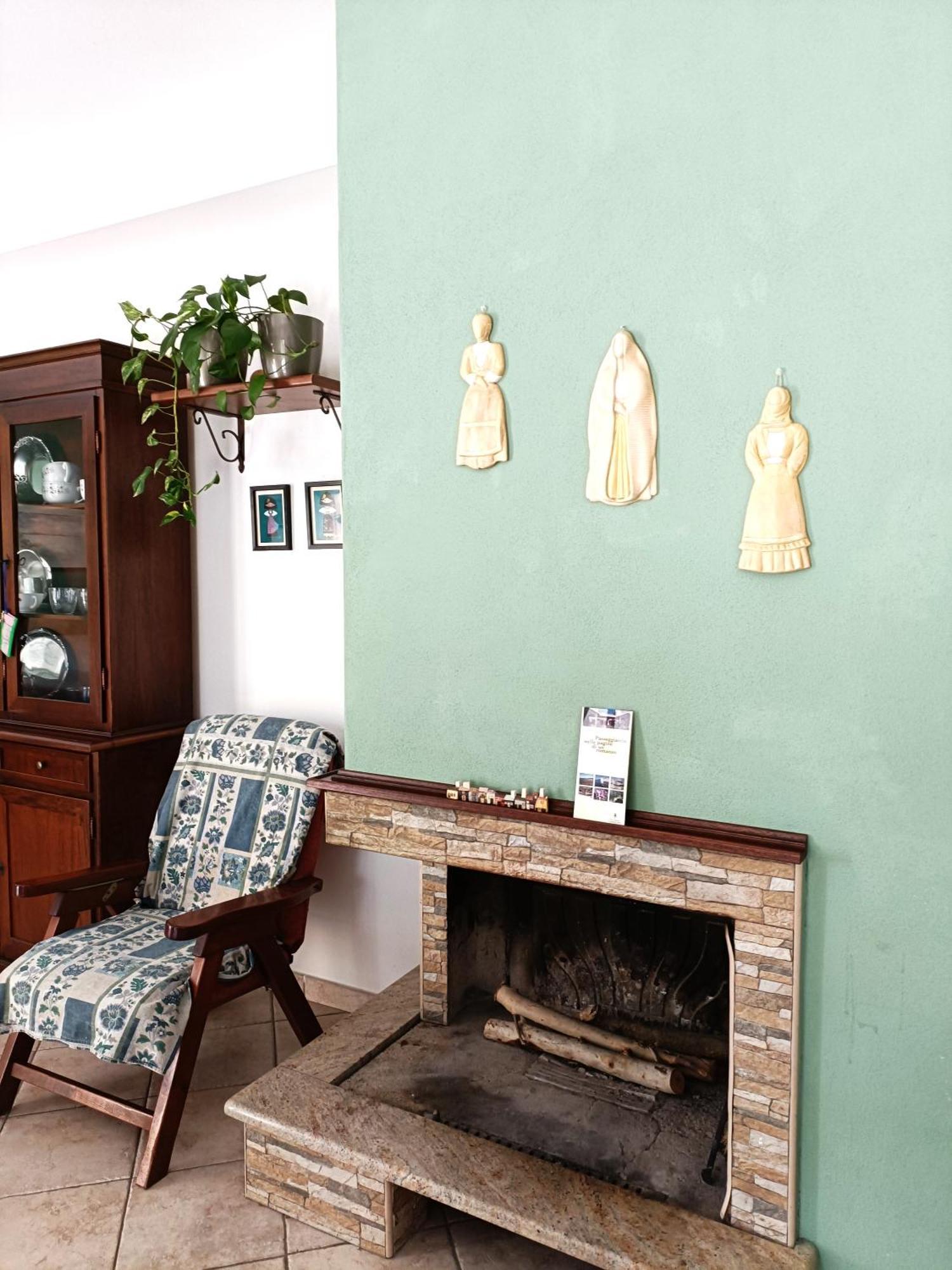 Giarranas House - Apartment With Coutyard Villacidro Luaran gambar
