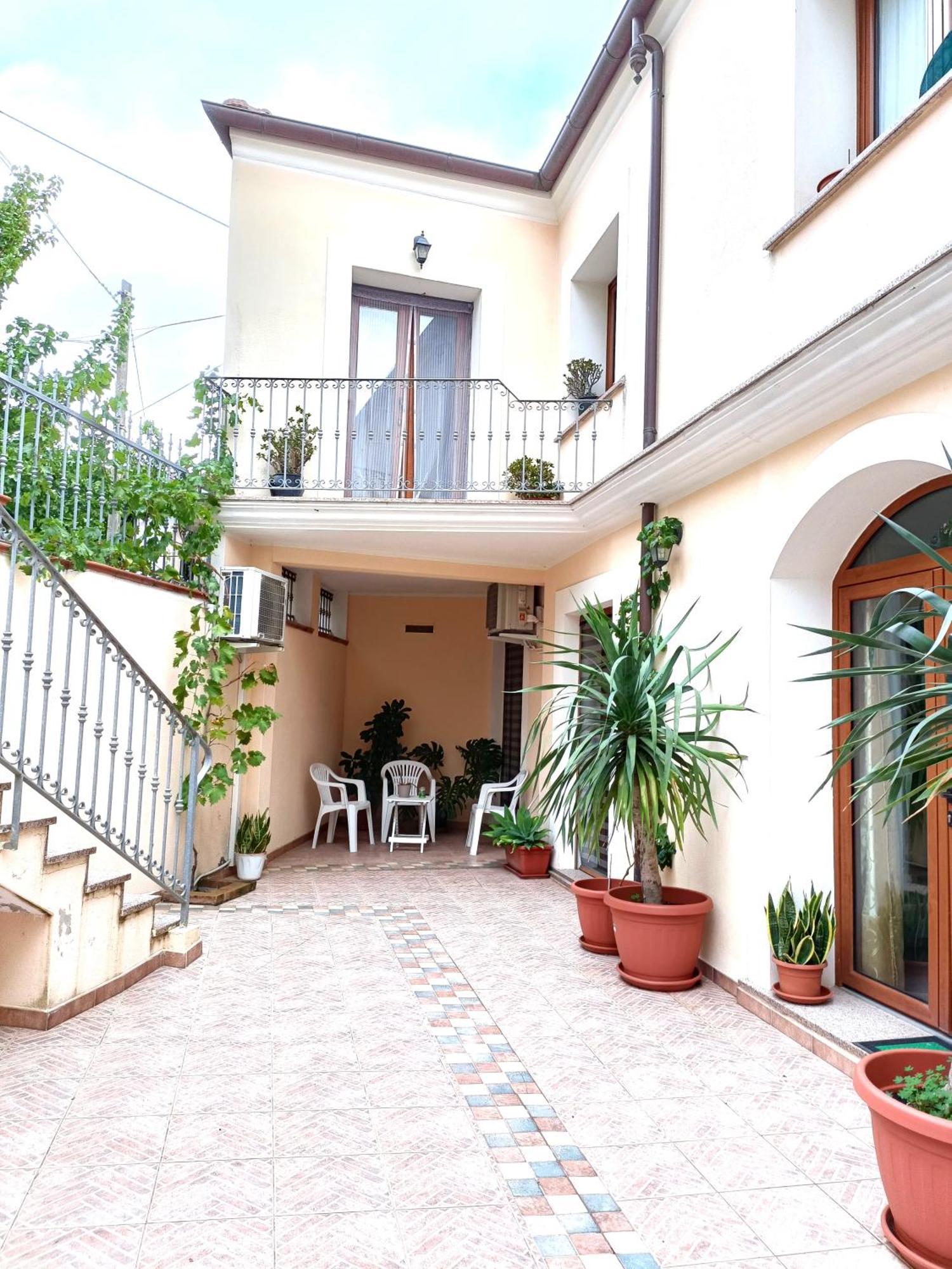 Giarranas House - Apartment With Coutyard Villacidro Luaran gambar