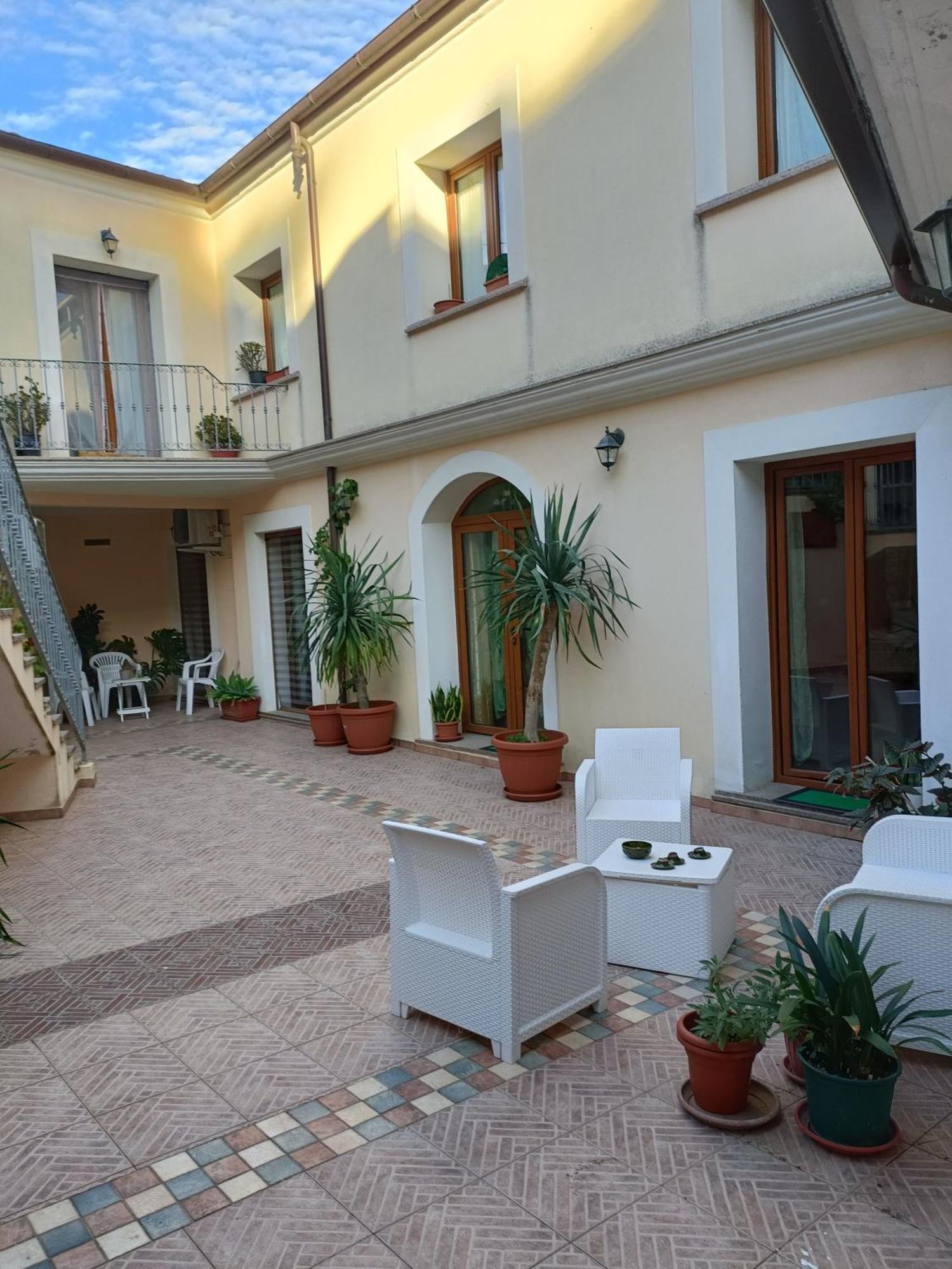 Giarranas House - Apartment With Coutyard Villacidro Luaran gambar